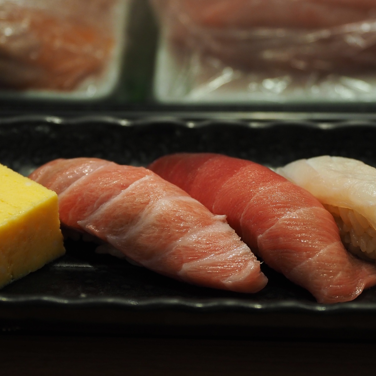 PA045519 recortada Sushi en mercado Toyosu Tokio