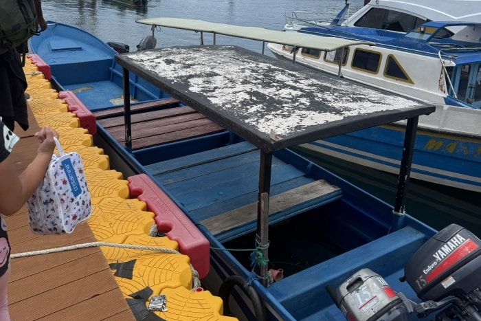 Barco que te lleva desde Waisai a Kri o a cualquier otra isla de Raja Ampat