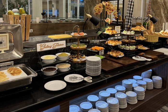 En la foto se ve el desayuno de calidad del hotel Vega de Sorong